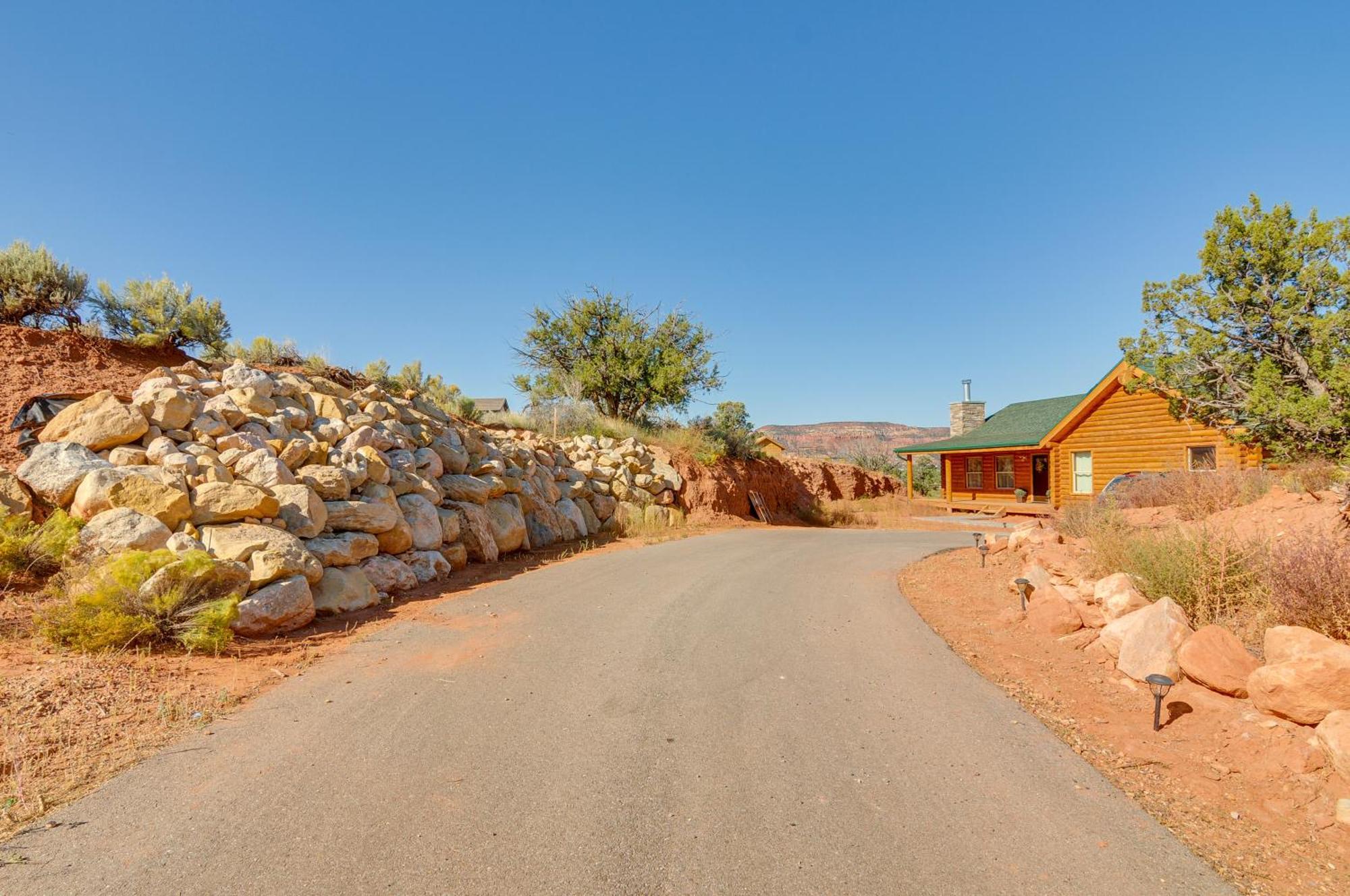 The Cliffrose Cabin - Hike, Relax, Explore! カナブ エクステリア 写真